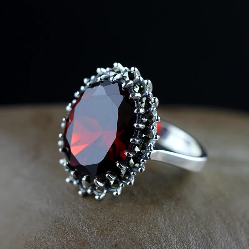 

925 Silver Jewelry Imported From Thailand Thai Silver Inlaid Garnet Ladies Ring Claw Process