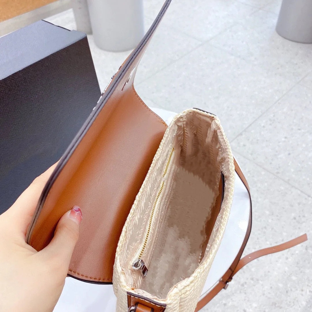 

100292 2021New woven One Shoulder Messenger Bag casual versatile small square bag