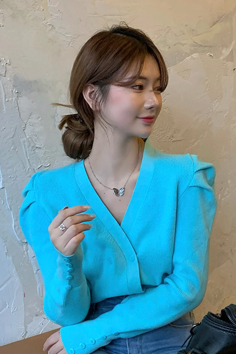 Черный топ с длинным рукавом и V-образным вырезом свитер для ранней осени 2021