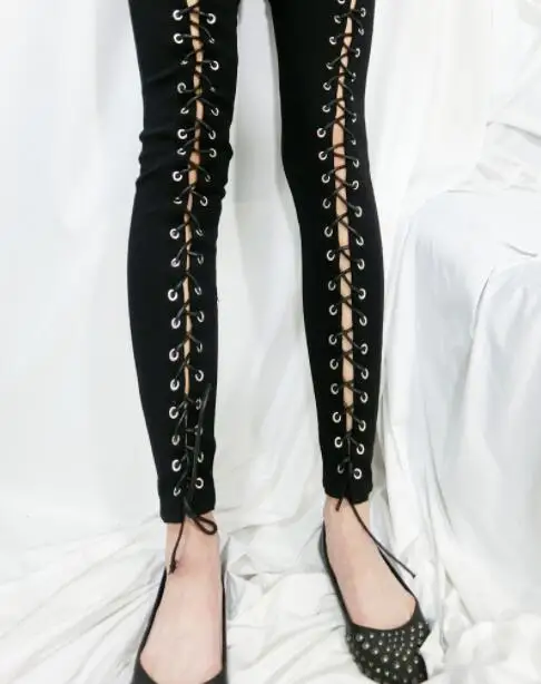 Женские облегающие леггинсы в готическом стиле черные обтягивающие на шнуровке