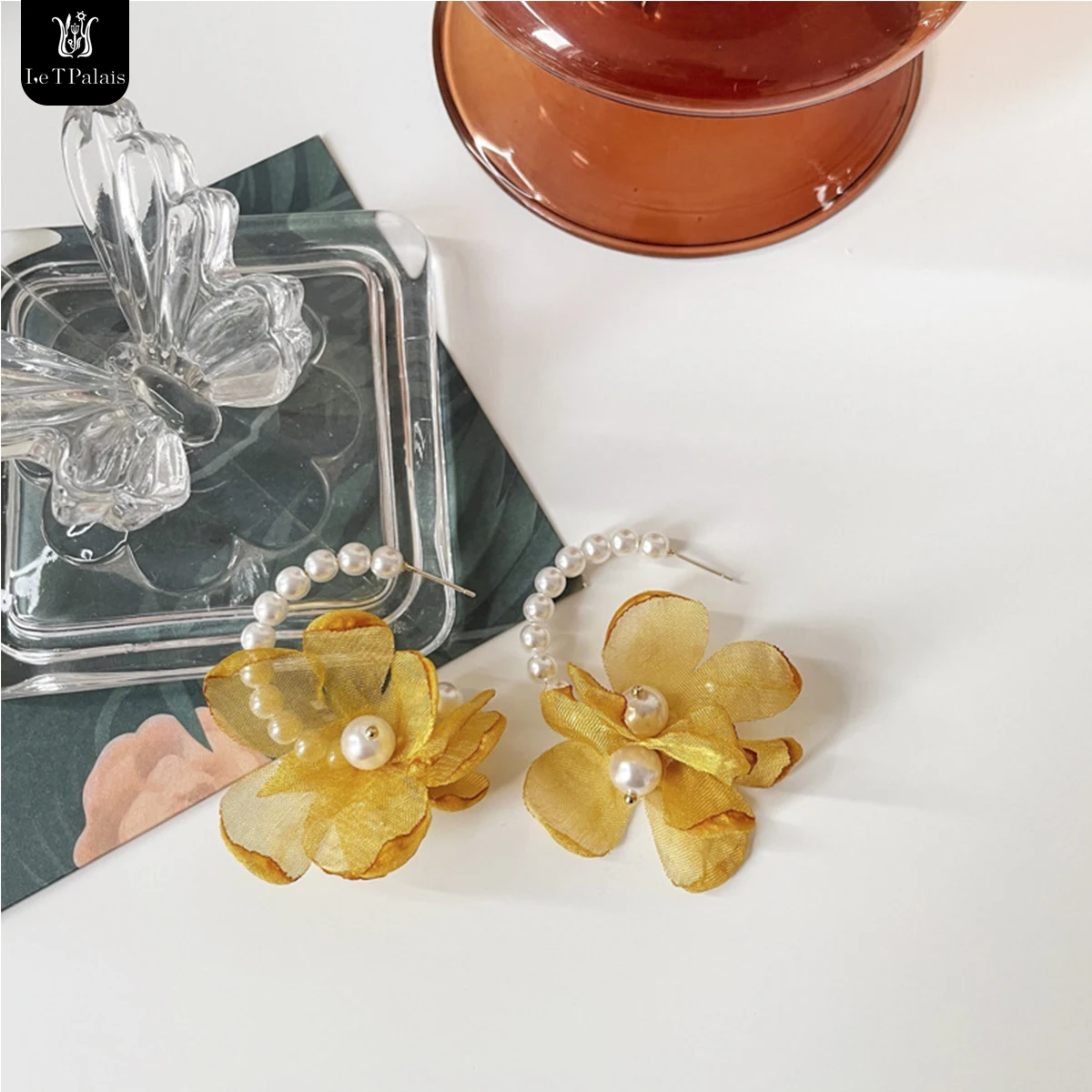 

Le T Palais Japanese And Korean New 925 Silver Needle Pearl Yellow Petal Fringed Earrings Pearl Flower Stitching Earrings