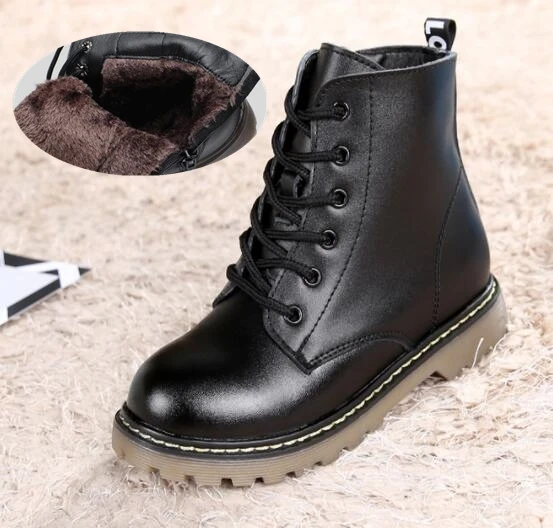 Black with plush Осенне-зимние детские ботинки из натуральной кожи для мальчиков и девочек; Черные ботильоны; нескользящие военные ботинки; детская обувь; 060 - Цвет: Black with plush