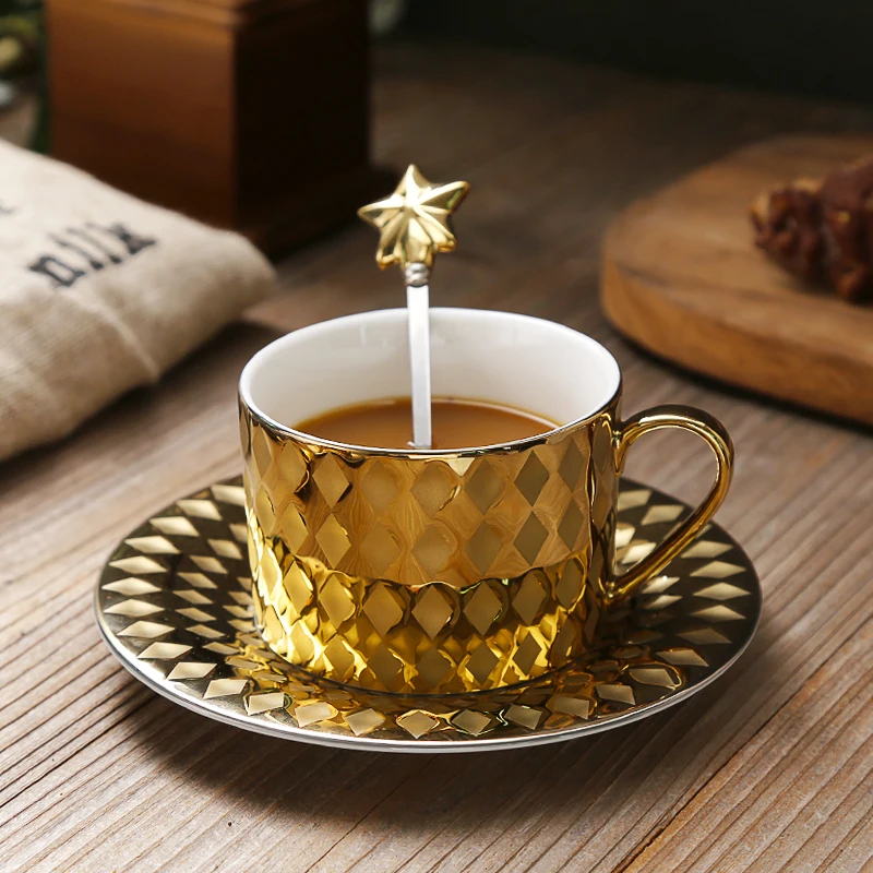 Золотая керамическая чашка для кофе в европейском стиле простой роскошный набор