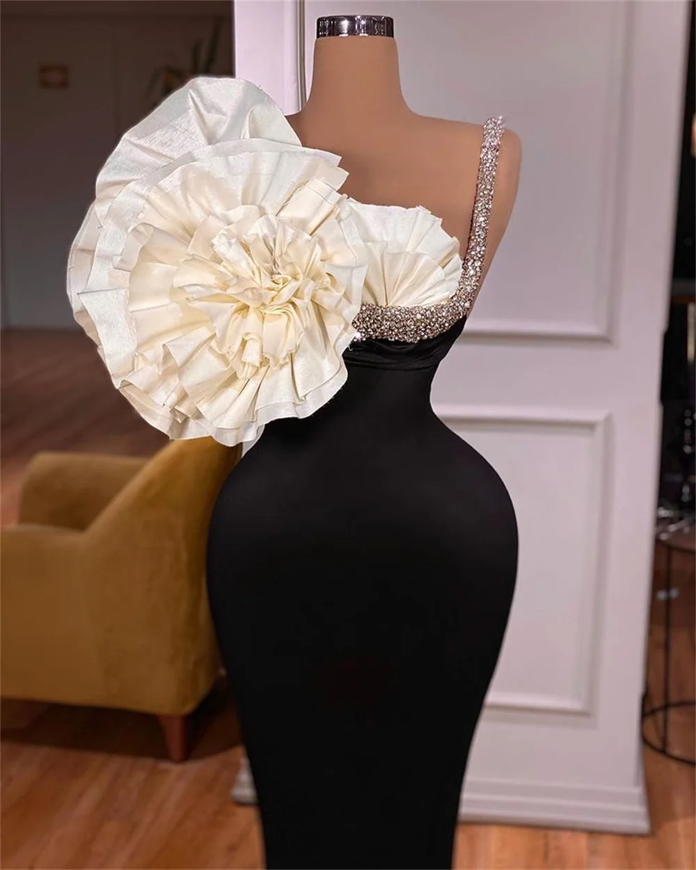 

White and Black Mermaid Evening Dresses Beaded One Shoulder Sleeveness Prom Dress Custom Made Party Gowns