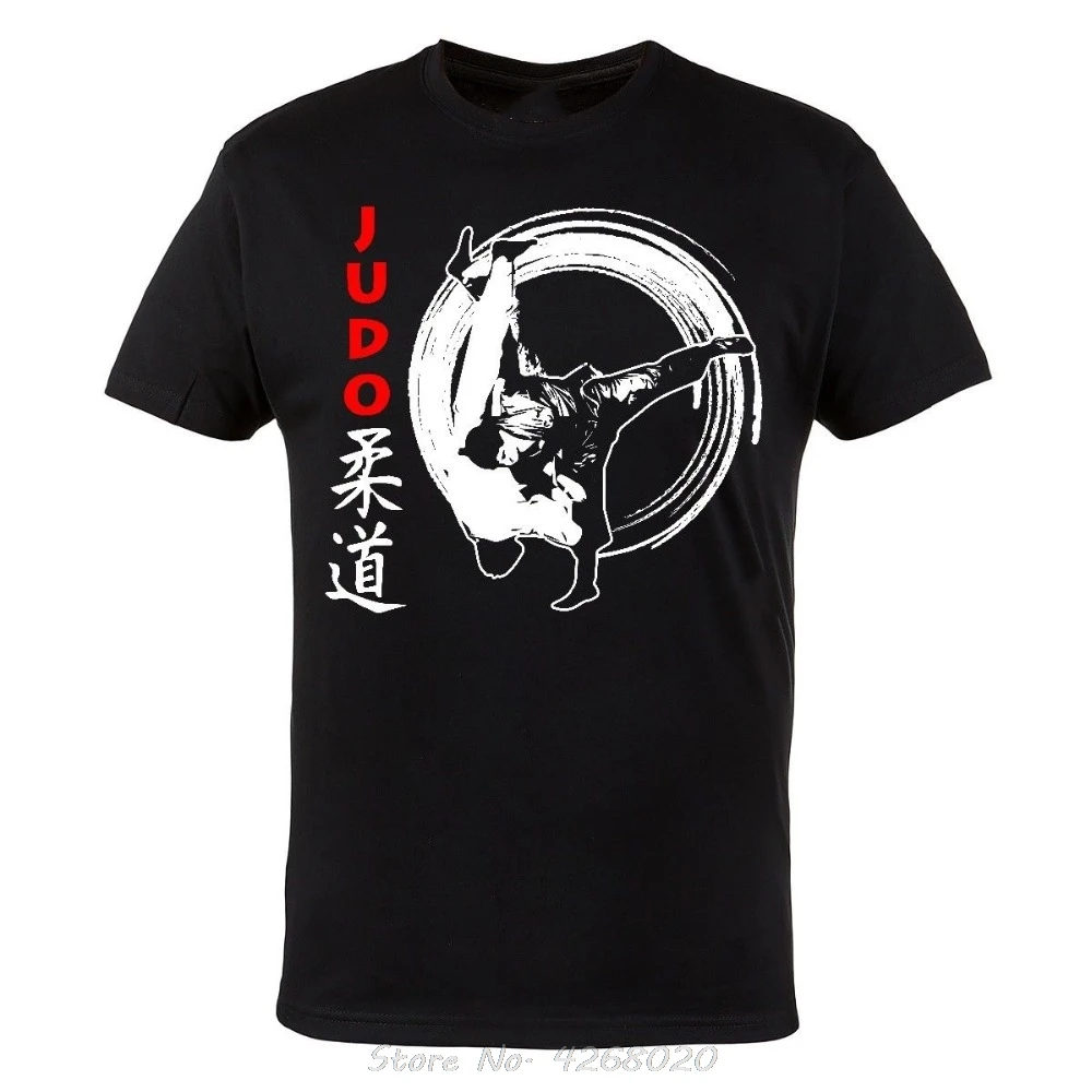 Футболка из хлопка с коротким рукавом идеально подходит для повседневной носки -