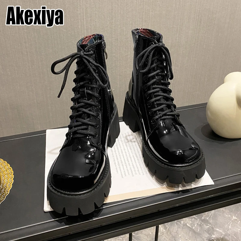 

Новые зимние мотоциклетные ботинки, женские ботильоны в британском стиле, готические ботильоны на низком каблуке в стиле панк, женская обув...