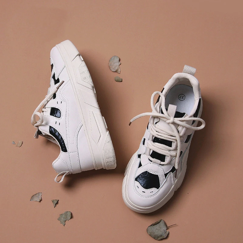 Женская кожаная спортивная обувь модные весенние новые удобные кроссовки на