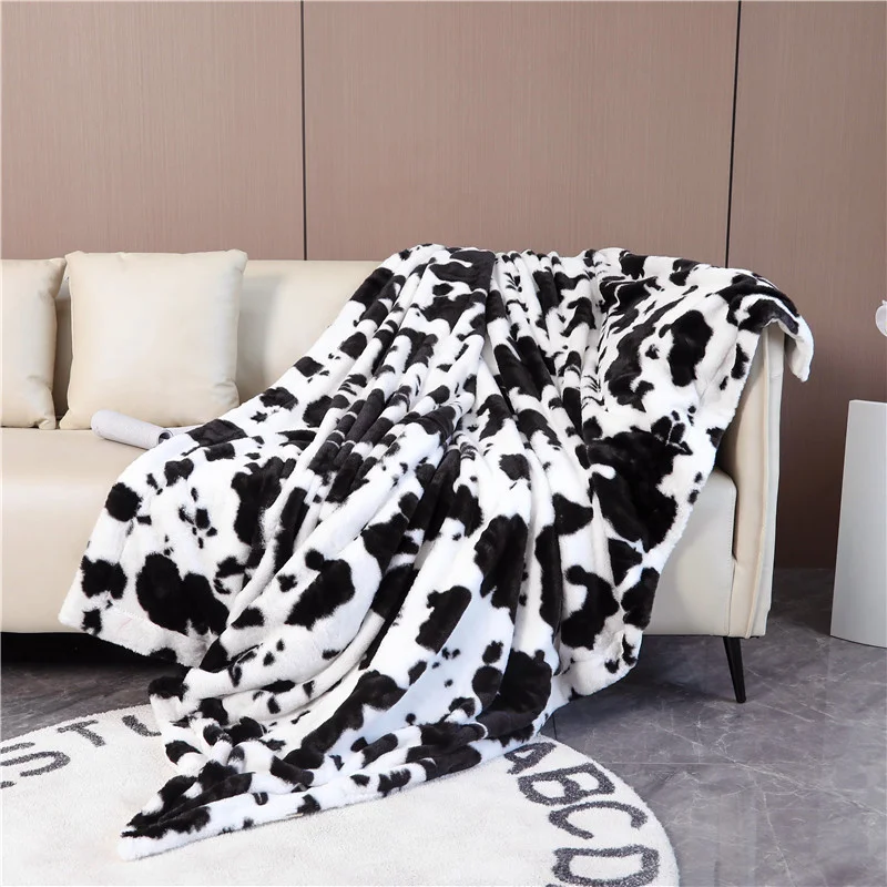 

2 Layers Velvet Plush Blanket Dairy Cow Heart Printed Double-sided Throw Blanket for Sofa Bed Travel Camping Cover Blanket