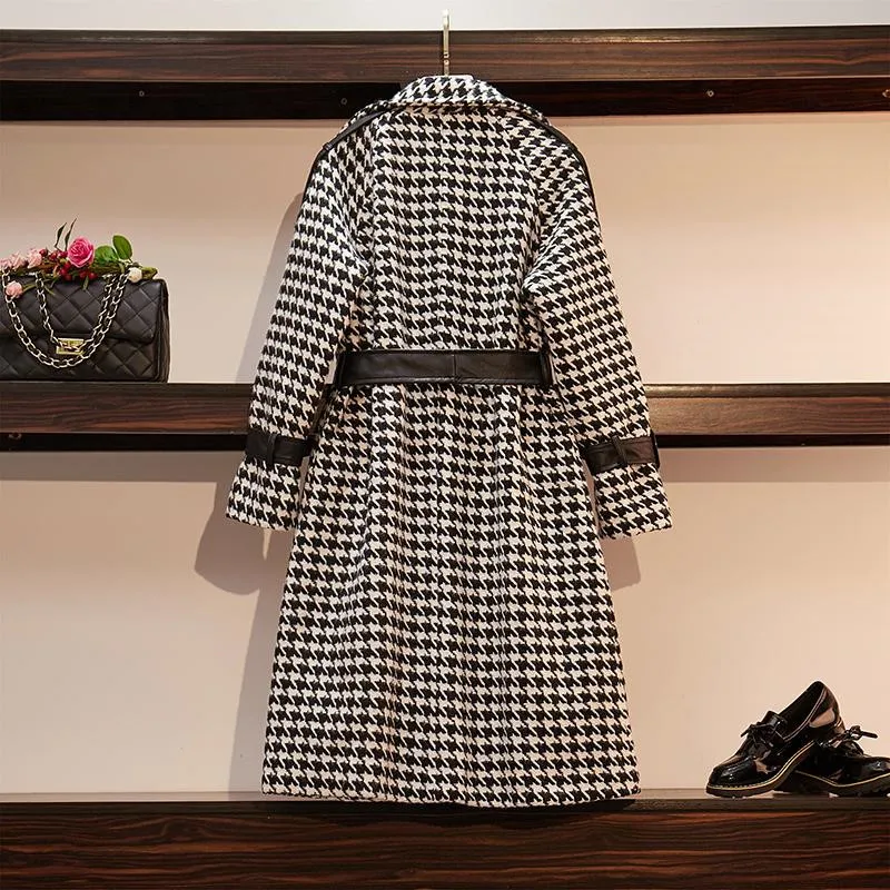 Женский шерстяной тренчкот с длинным поясом зимний большого размера из твида