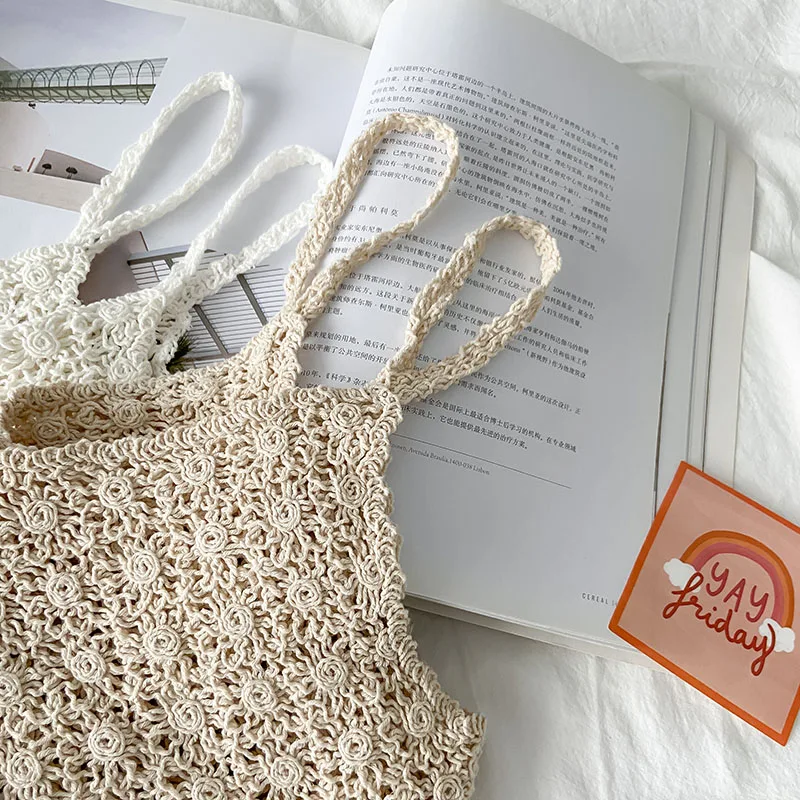 Женская ажурная майка летняя модная укороченная универсальная с V-образным