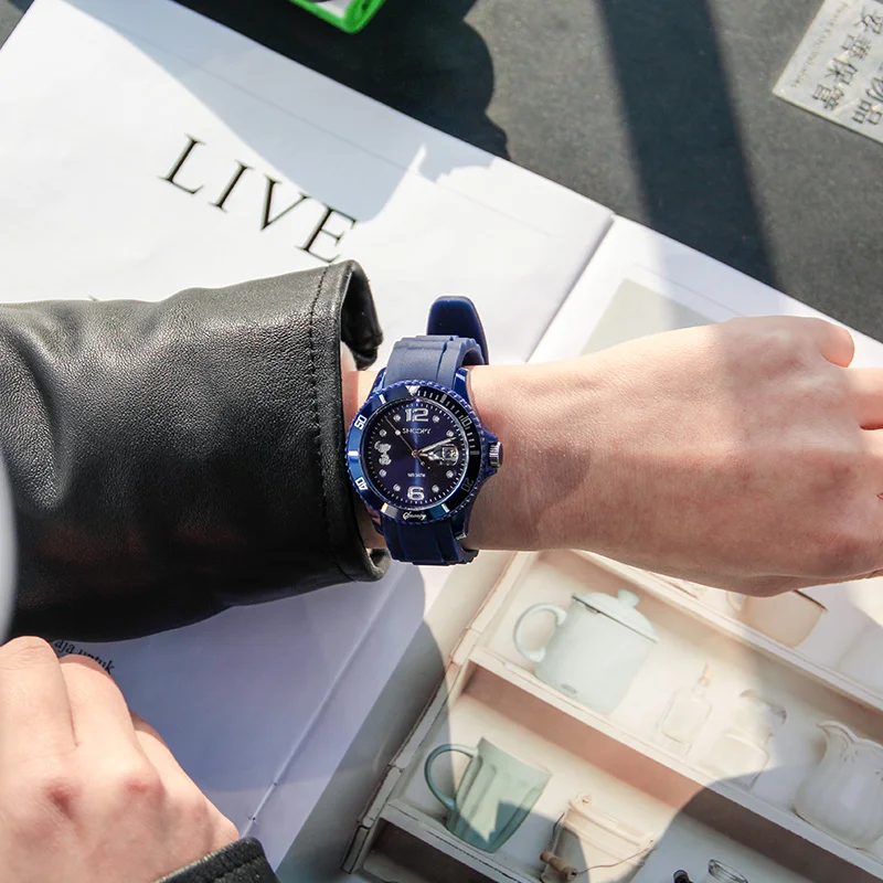 Детские часы Snoopy крутые кварцевые наручные для мальчиков спортивные кожаные