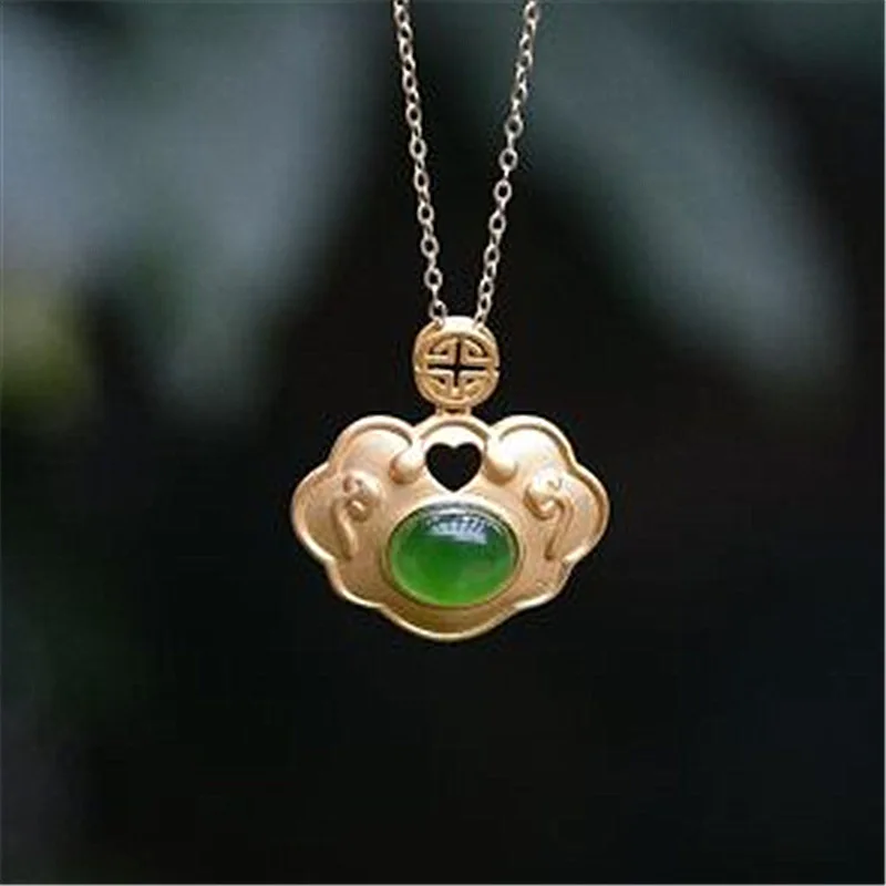 

Exquisite Chinese Xiang Yun Ru Yi Lock Necklace Gold Plated Green Zircon Necklace Christmas Birthday Banquet Gifts Women Jewelry