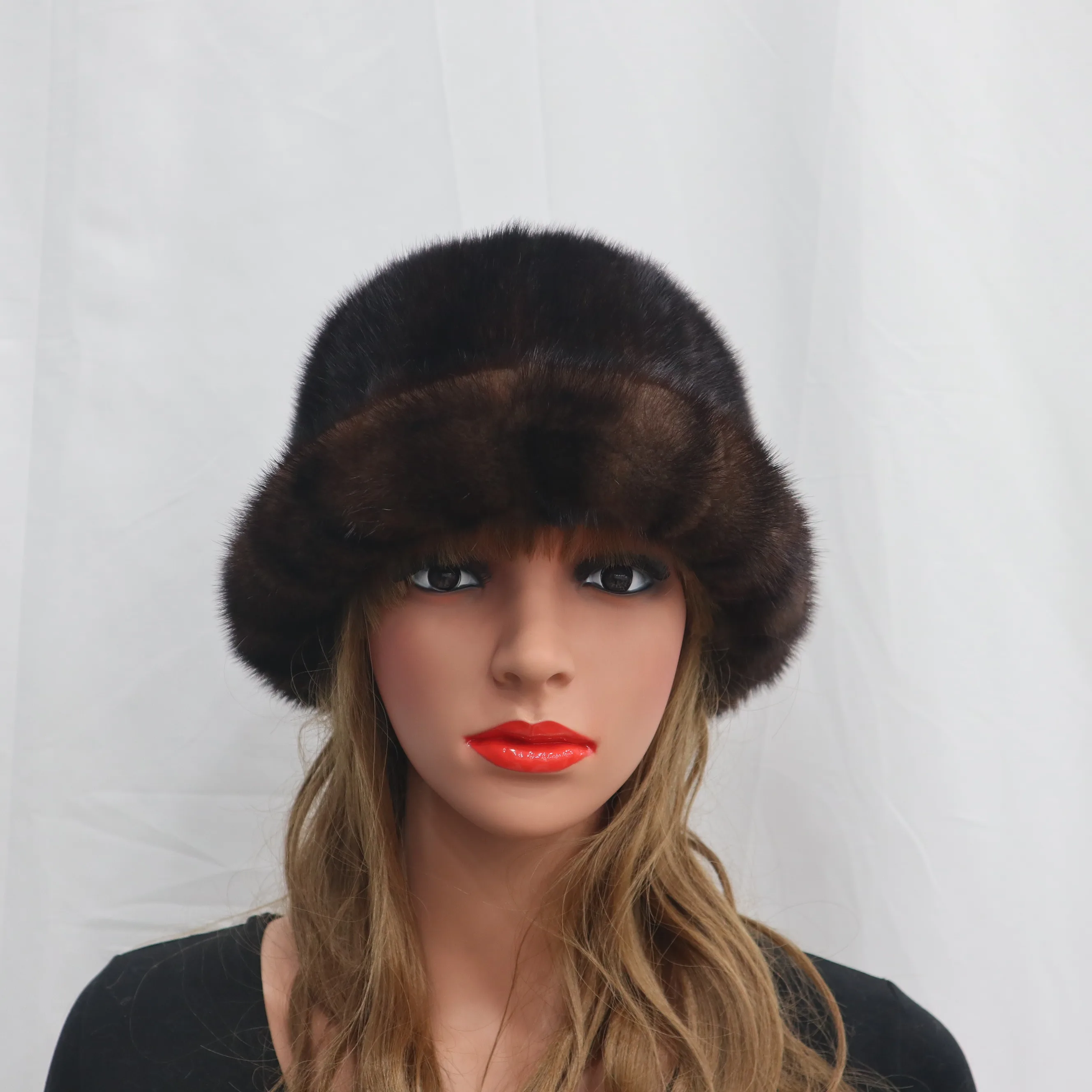 Женская шапка из натурального меха зимняя теплая норки и замши мягкая для женщин