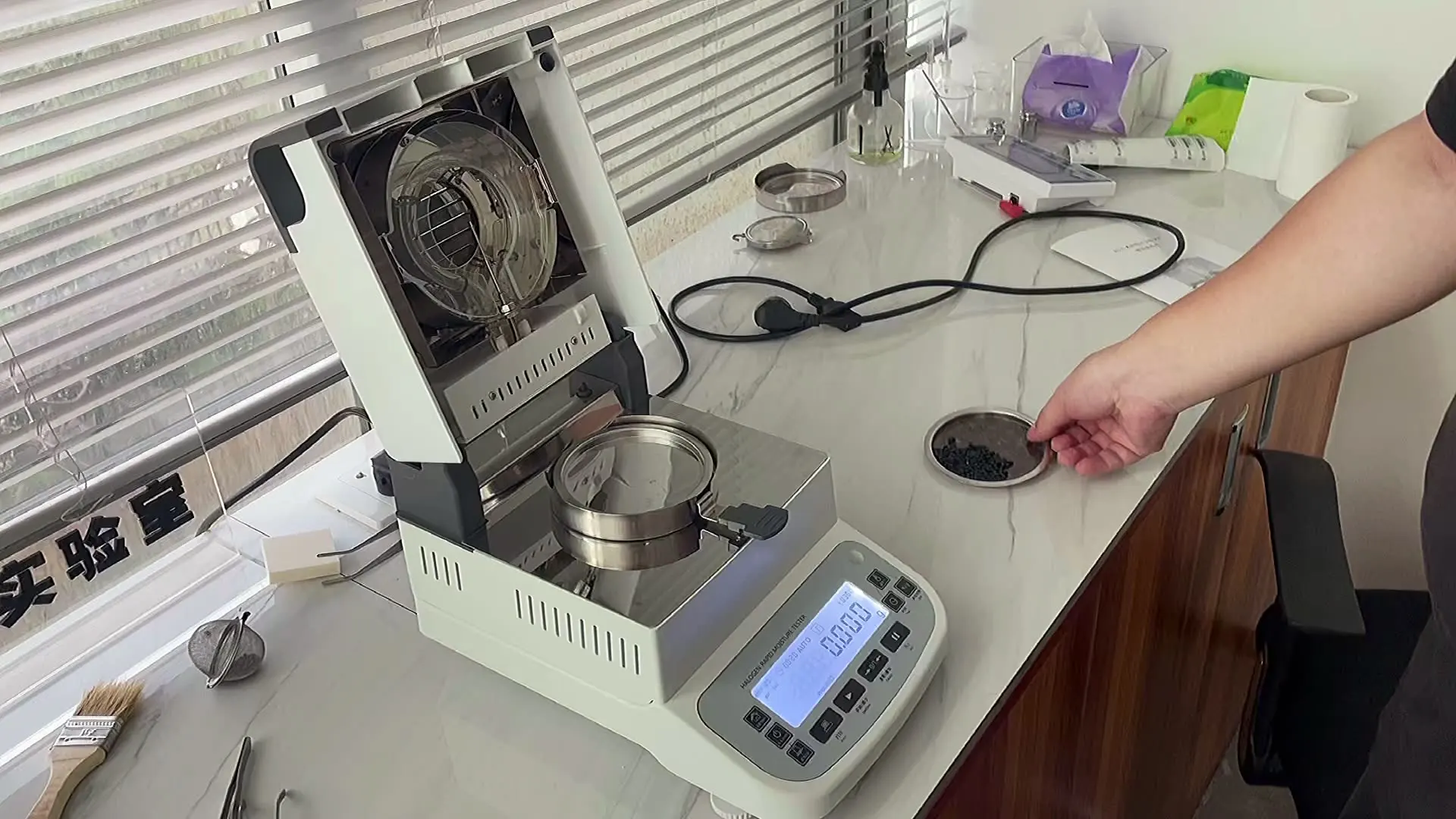 

Soil Moisture Content Test Equipment LCD Screen Infrared Halogen Balance Moisture Analyzer For Seeds Grains Rice Food Salt