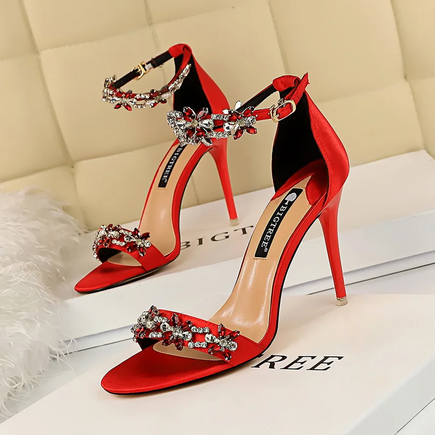 2021 летние женские туфли Модные лодочки Женская обувь Женские босоножки Открытый