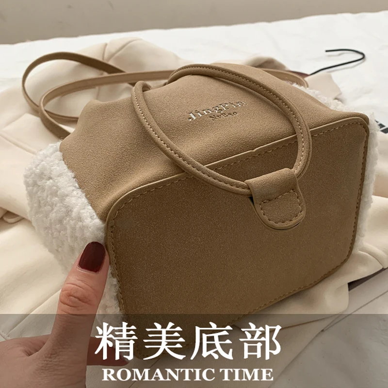 

Drawstring Women Bag Lamb Hair Women Shoulder Bags NEW Winter Bags For Women 2020 Patchwork Shoulder Bags Elegant Bucket Bag