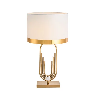 

Современная роскошная настольная лампа, модель для гостиной, американский прикроватный столик для спальни, креативная простая модная деко...