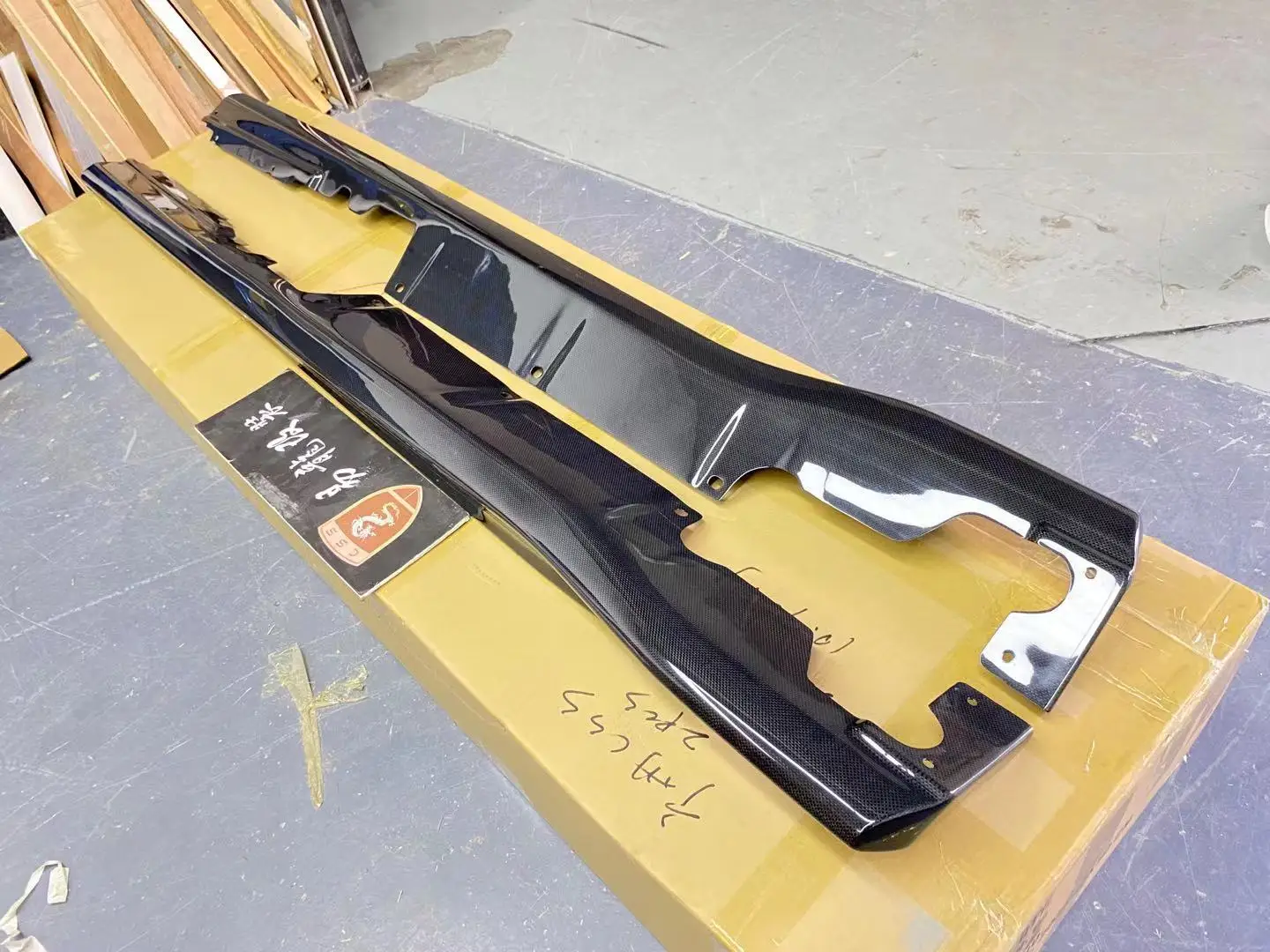 Боковые юбки в стиле OEM из углеродного волокна для 2017-2020 Ferrari 812 оригинальные боковые автомобильные запчасти 00788