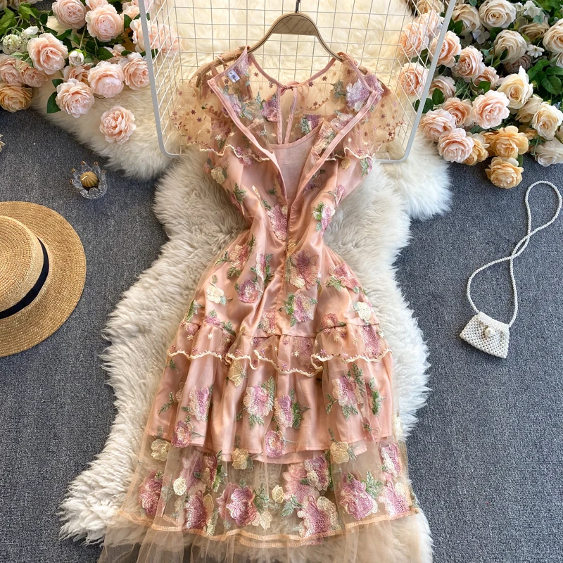 

Huaxianzi heavy industry mesh embroidery flower 2021 new holiday photo long goddess temperament dress