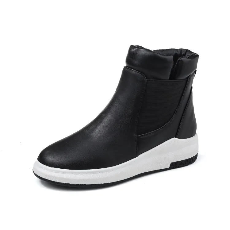 Европейцы и американцы большого размера делают снежные сапоги с круглой