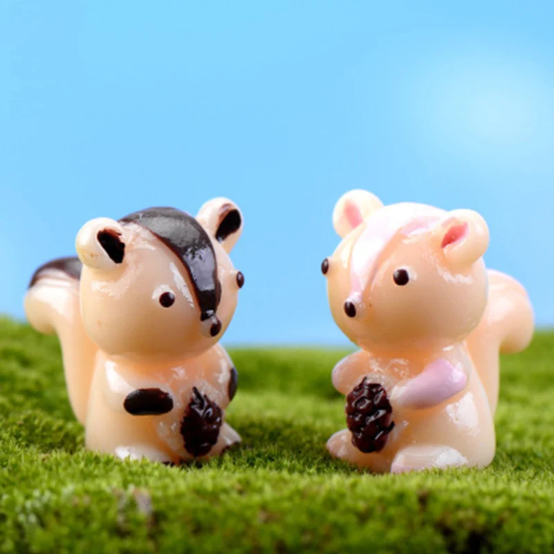 Модель Белочка из соснового конуса маленькая статуэтка в виде лесного животного