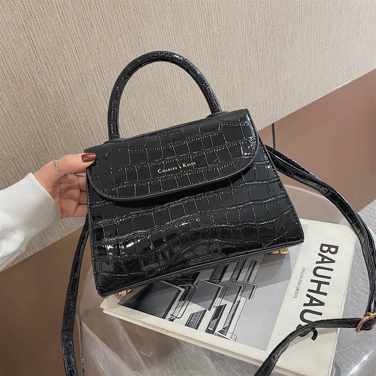 

Designer Handbags High Quality Fashion Hobo Bags French Baguette Purse Women Shoulder Bags Crocodile Messenger Bag Sac A Main