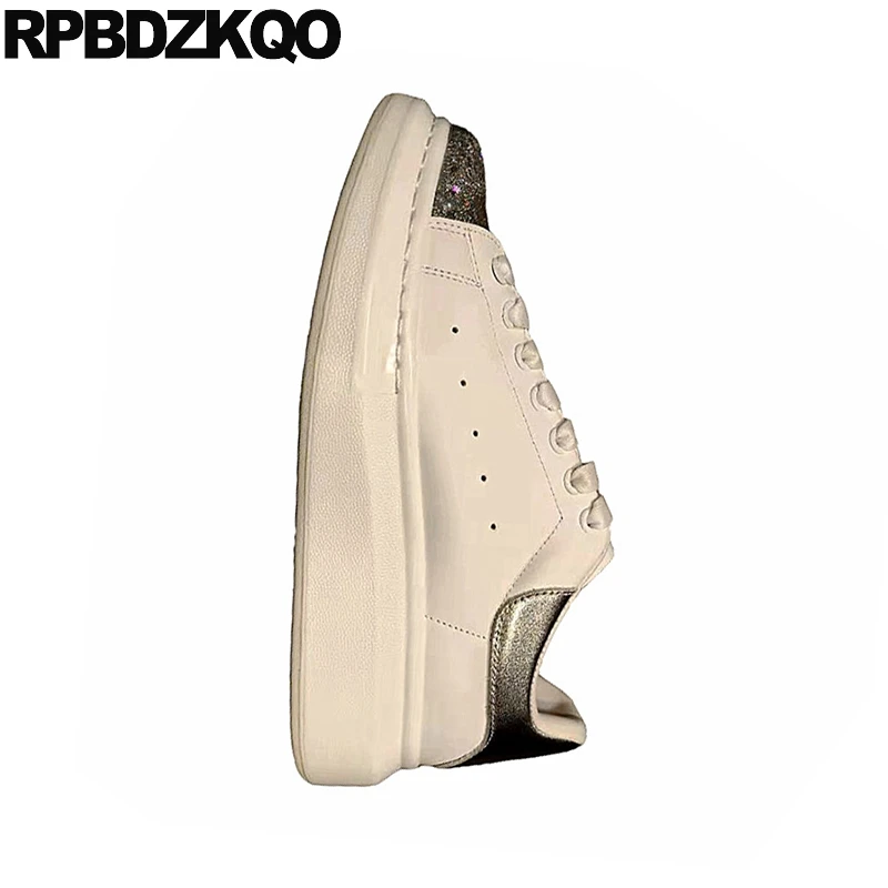 Кроссовки на толстой подошве белого цвета Брендовые женские кроссовки и