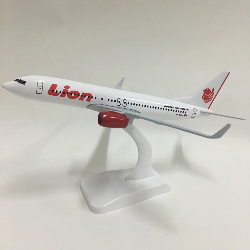 Джейсон пачка 20 см Лев Boeing 737-900 модель самолета Модель аэроплана самолет 1:300 Diecast