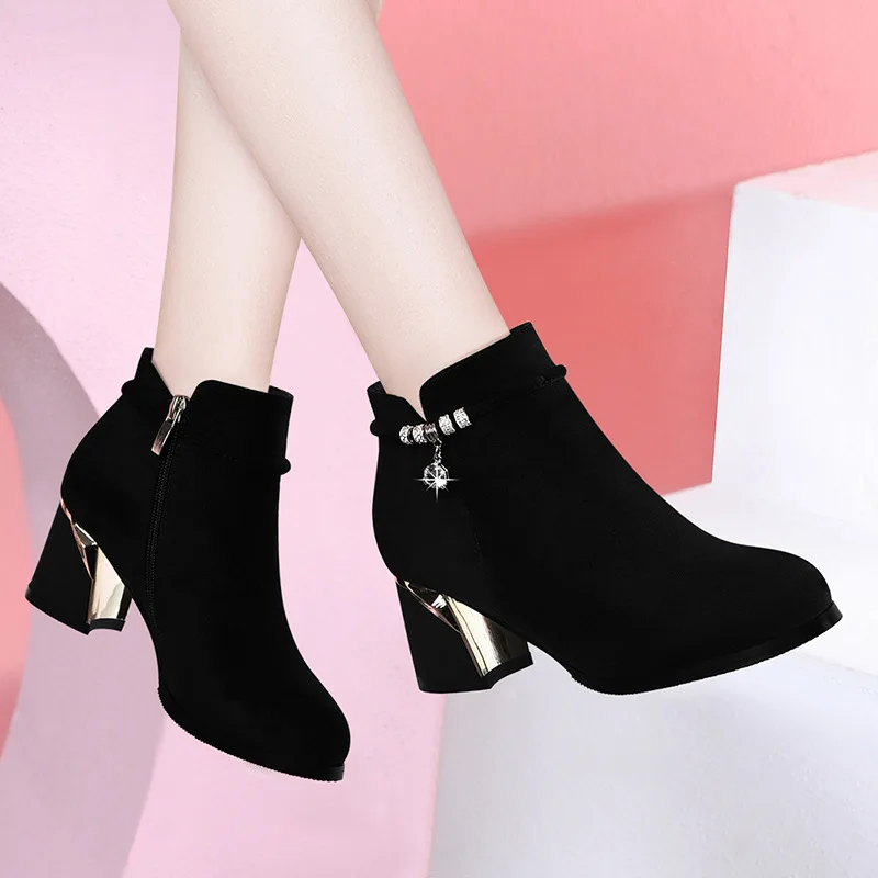 New Fashion Women Leather Chelsea Boots British Style New Autumn Winter Casual Short Ankle Boots Square High Heels Booties M0108