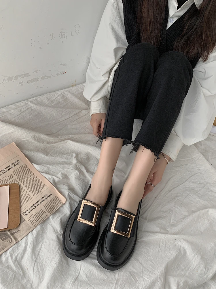 comprar 10 Pares Por Atacado Pequenos Sapatos De Couro Das Mulheres Colégio Estilo Britânico 2020 Verão Nova Moda Preto Retro Selvagem Sapatos Casuais