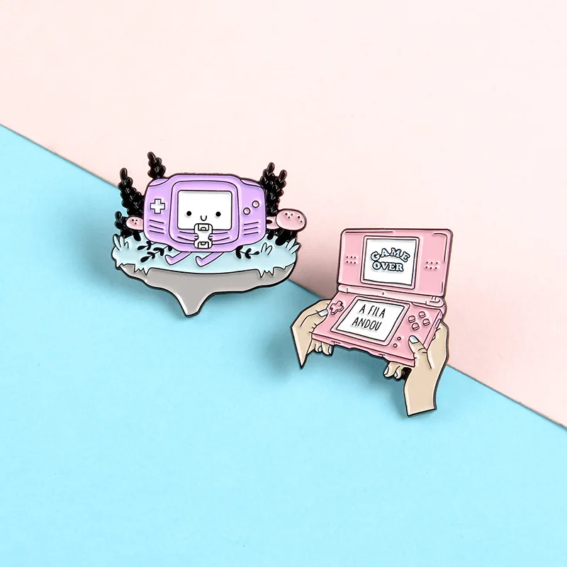 Мультяшная ручная игра эмалированные булавки над Броши рубашка рюкзак розовый