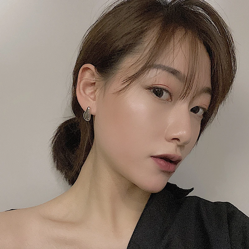 

HANGZHI 2020 New S925 Minimalism Design Geometry Irregular Distortion Oval Teardrop-shaped Metal Stud Earrings for Women Jewelry