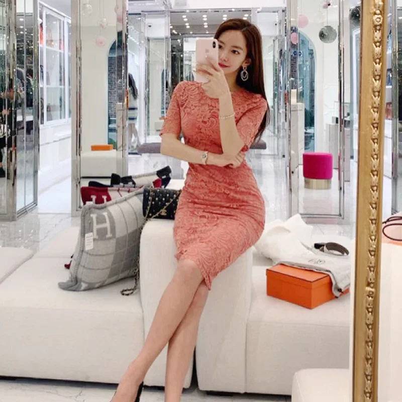 Женское платье мини с запахом и коротким рукавом розовое однотонное