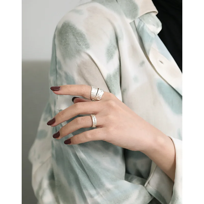 Новый 925 стерлингового серебристый неправильной формы поверхности пара колец