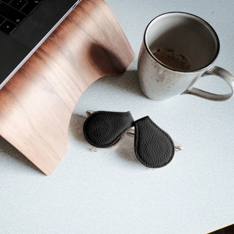 

A Couple Clips for Protecting Glasses Face Black Leather PU Magnetic Sleeves Sunglasses Protection Accessories