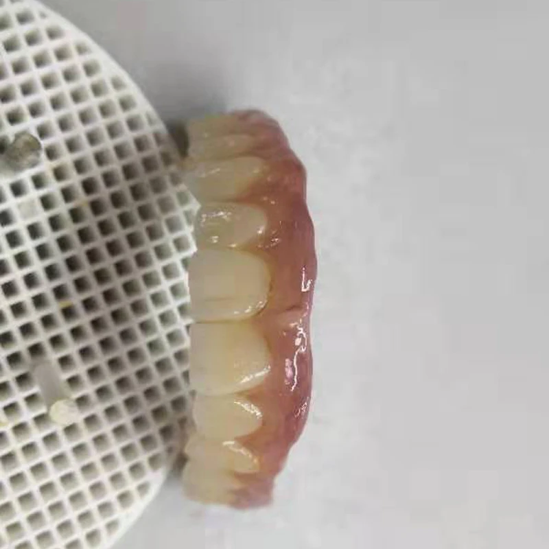 Прозрачная многослойная заготовка из циркония с заготовкой цвета Vita и мостовыми