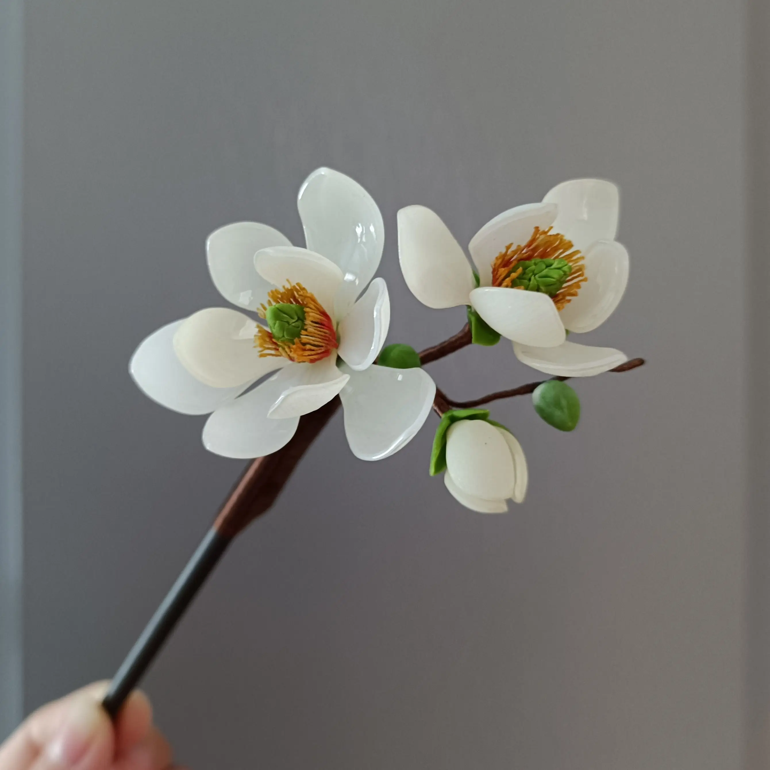 

LALAVARA Personalized Chinese Style Kanzashi Women Headpieces Resin Magnolia Hairsticks