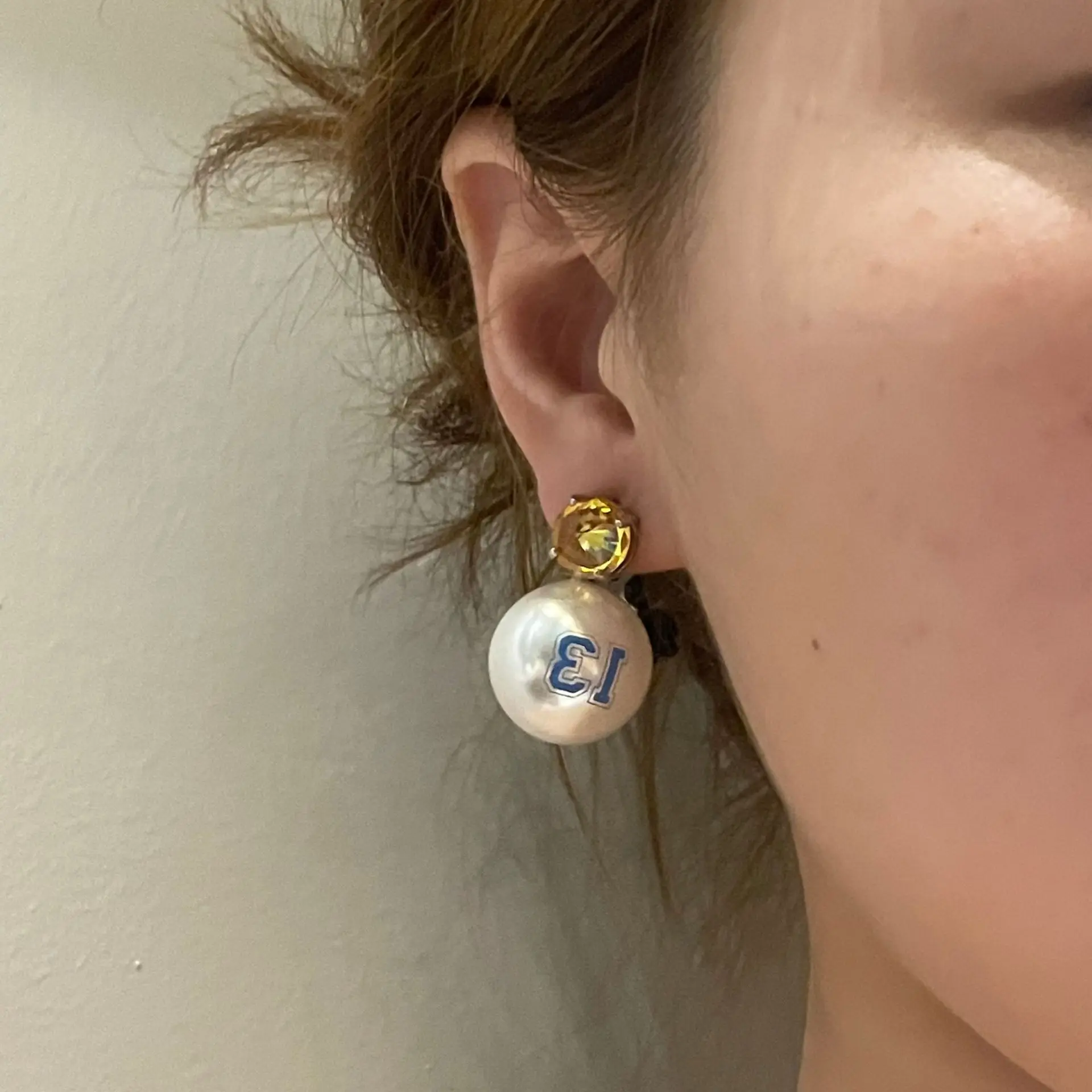 

Pink zircon big pearl letter graffiti personality niche ins wind experience value digital French temperament earrings female