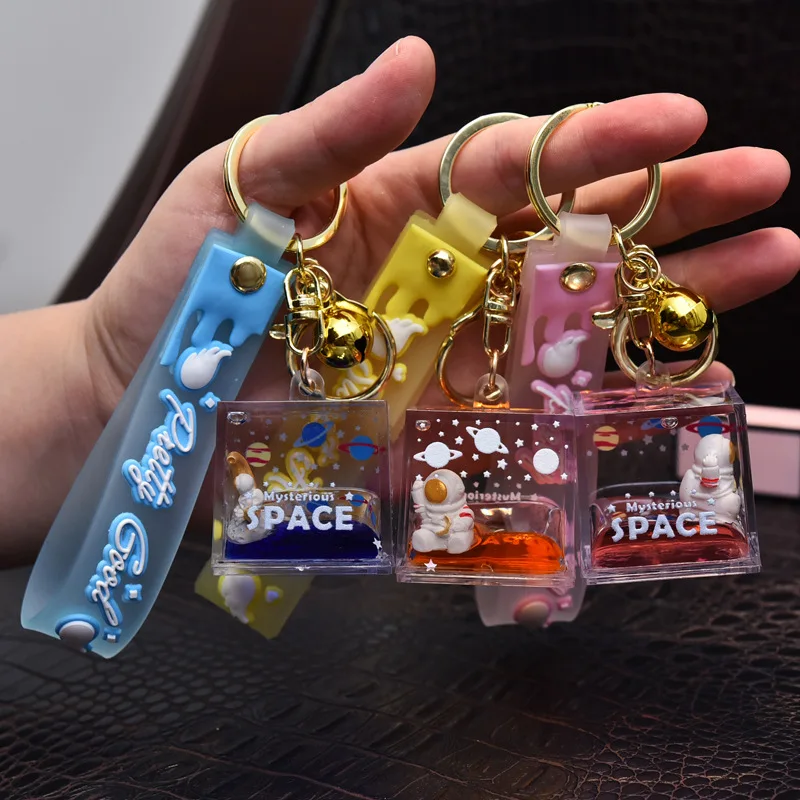 

Creative acrylic quicksand floating astronaut key chain bag key charm into the oil liquid charm keychain