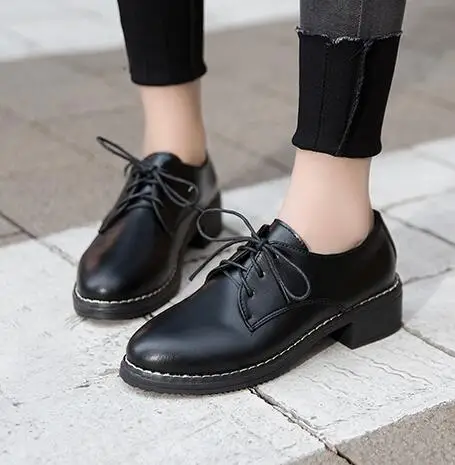 Блестящие/матовые черные кожаные туфли корейские студенческие Модные Туфли-оксфорды из лакированной кожи с перекрестной шнуровкой женские тонкие туфли на толстом каблуке