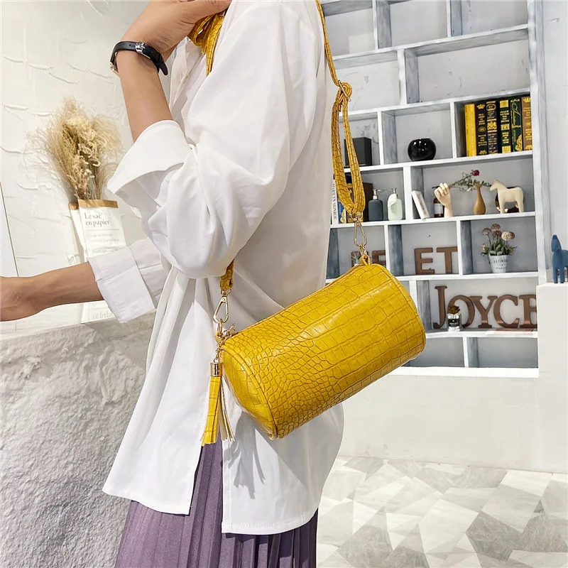 

Luxury Crocodile pattern Women's Handbags Soft Shoulder Strap Leather Shoulder Bag Mobile Phone Bags Cylindrical Crossbody Bags