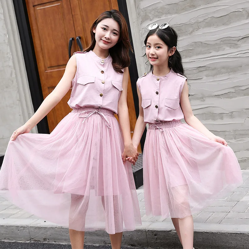 

Mom and Daughter Dress Summer Fashion Sleeveless Dress Mesh Skirt Sets Mother and Daughter Clothes Matching Family Outfits 2020