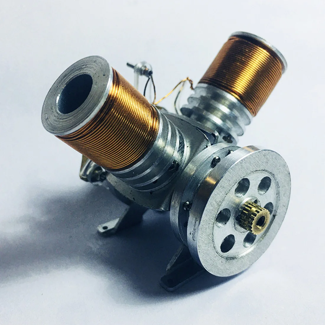 Металлическая двухцилиндровая модель электромагнитного двигателя Mini V Type V2