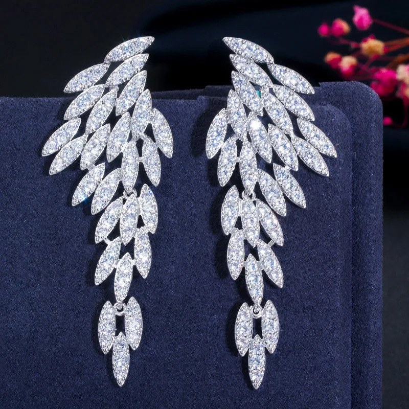 CWWZircons элегантные 18k позолоченные фианиты длинные висячие серьги с перьями и