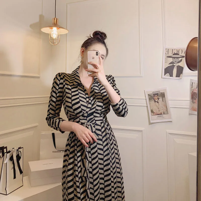 Vestidos de oficina coreanos para mujer, vestido largo elegante Vintage con cuello en V y manga de tres cuartos, estampado a cuadros, novedad de verano de 2021