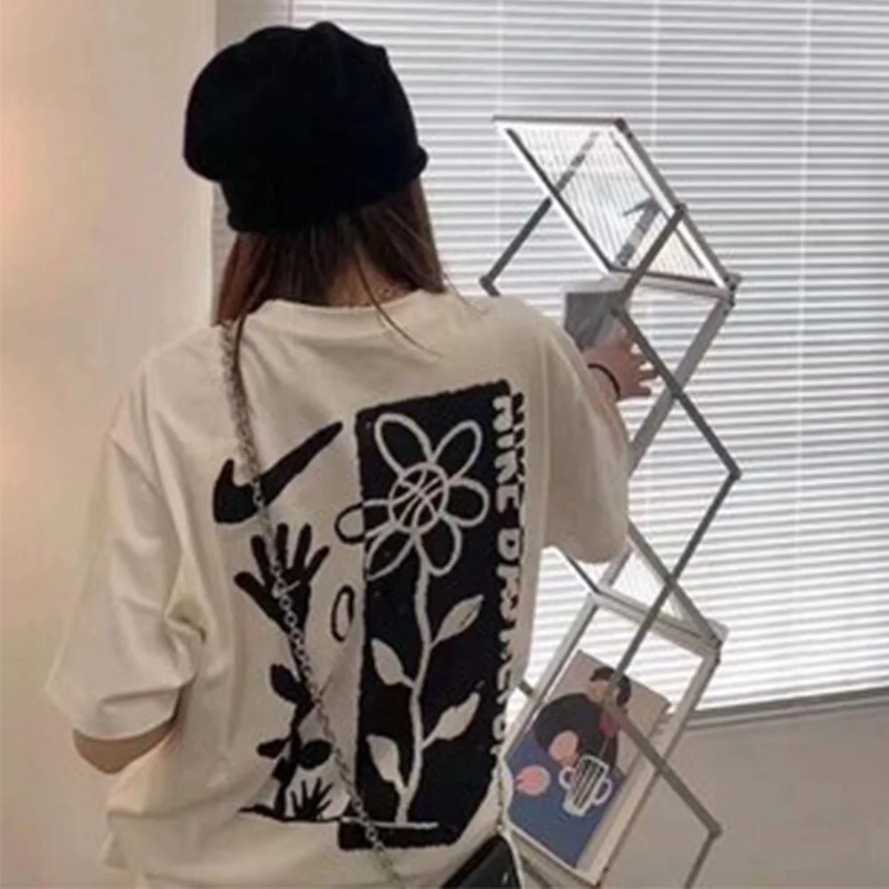 

women's o-neck T-shirt Japanese Harajuku Little barb sunflower basketball graffiti short-sleeved couple tops Streetwear Tshirt