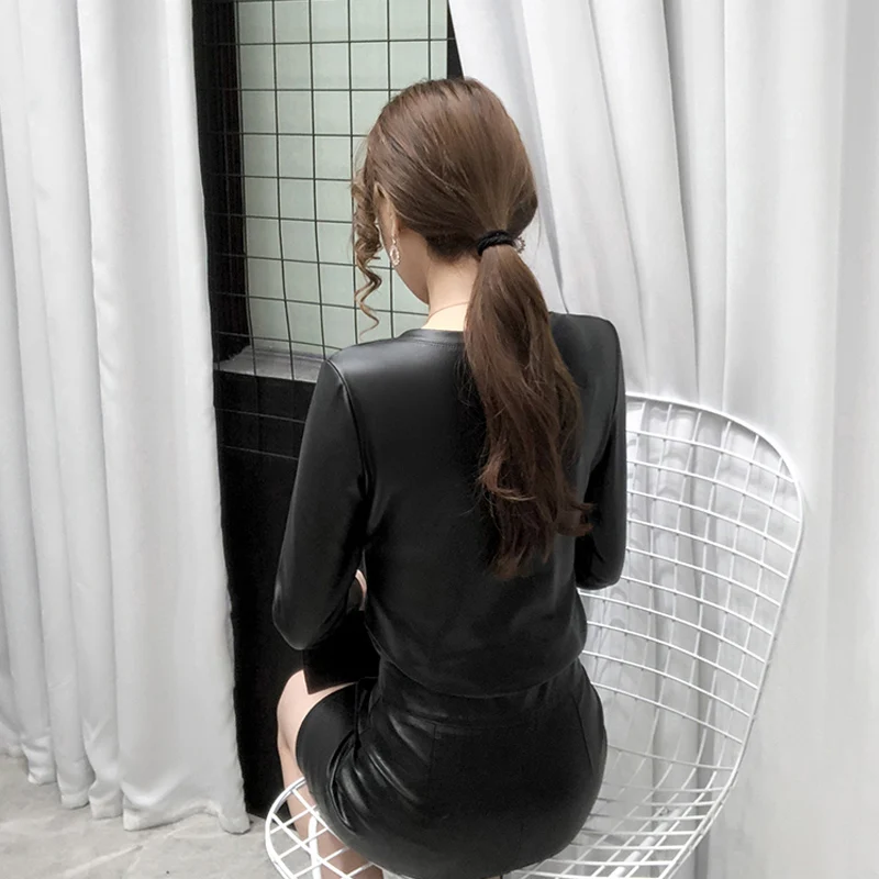 Winter Women's Blouse Leather Tops for Women Patchwork Plus Size 4XL PU Leather Shirt Women Elastic Warm Velvet Top Women Shirts