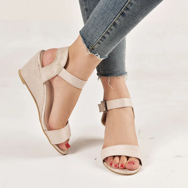 Женские босоножки на высокой танкетке плоской подошве с пряжкой большой размер 35