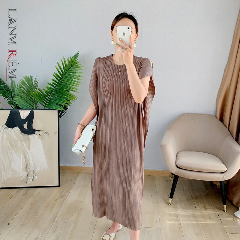 

LANMREM Long Pleated Dress For Women Batwing Sleeves 2022 Autumn Summer New Loose Round Neck Party Dresses Female Casual 2C2053