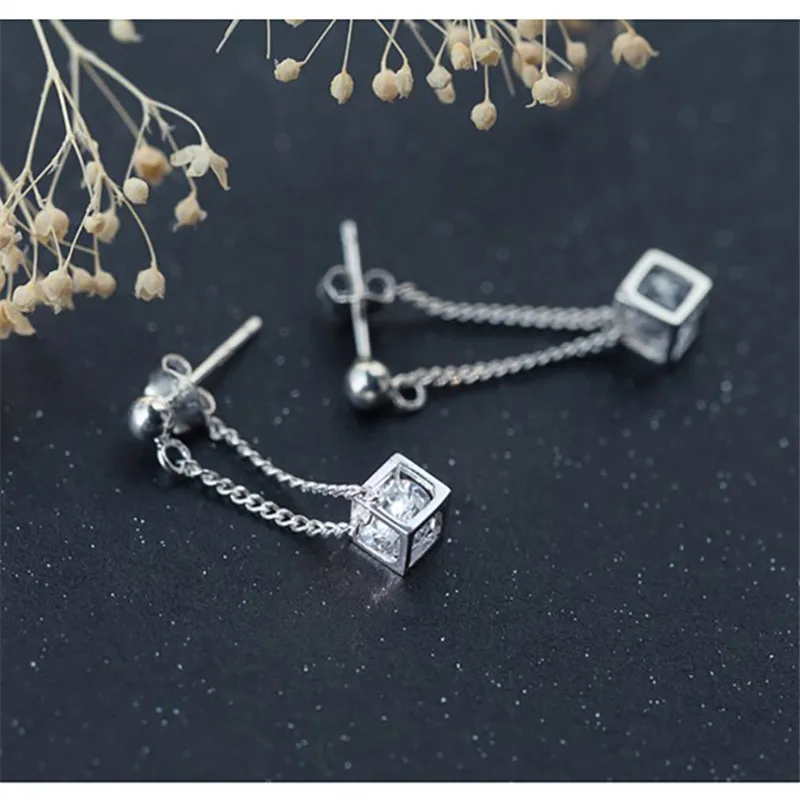 Женские серьги-гвоздики серебряного цвета с кристаллами | Украшения и аксессуары